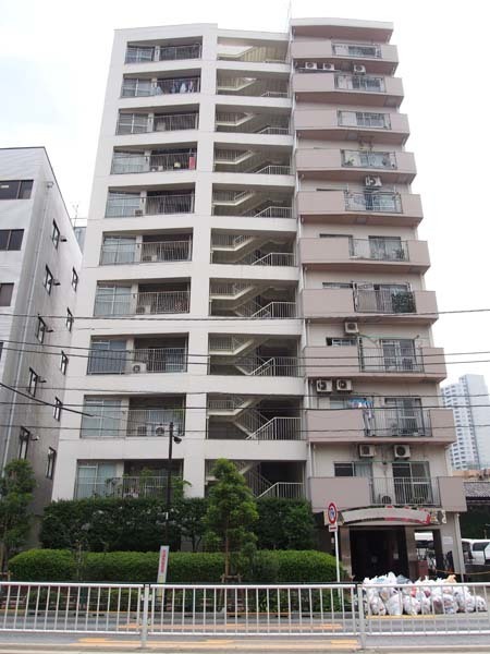 サカエファミール